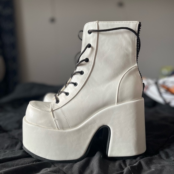 White Camel-203 Demonia READ DESCRIPTION - Picture 3 of 6